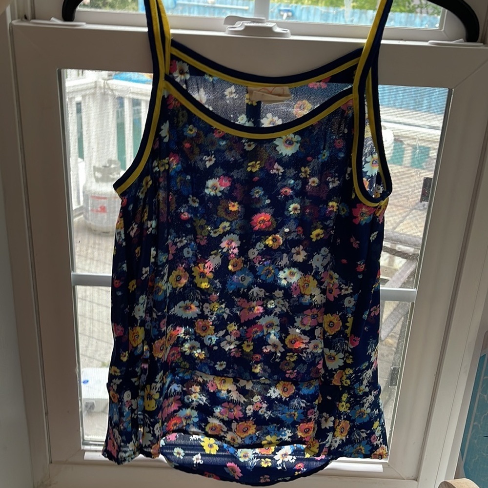 Pretty Floral Self Esteem top S
